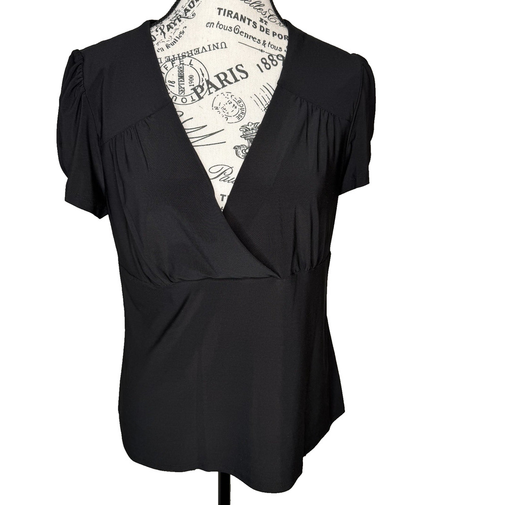 Cato Women’s Short Sleeve Top Size Medium V-Neck Pullover